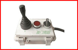 20噸東風(fēng)特商小三軸工程灑水車(chē)自動(dòng)灑水車(chē)裝置控制臺(tái)圖片 20噸東風(fēng)特商小三軸工程灑水車(chē)自動(dòng)灑水車(chē)裝置控制臺(tái)圖片