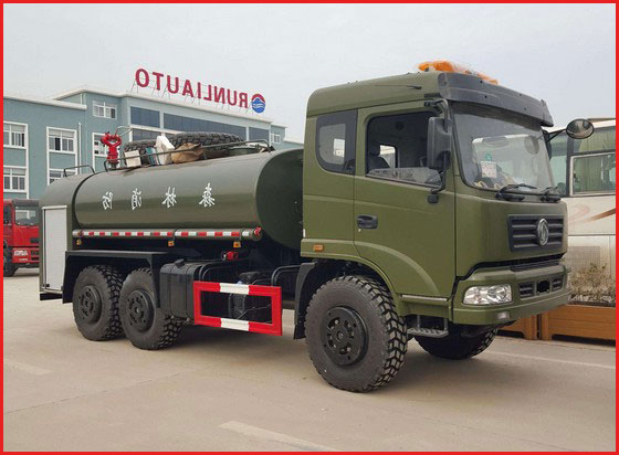 多功能灑水車_東風(fēng)六驅(qū)沙漠越野灑水車3