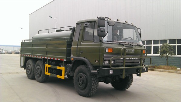 沙漠運(yùn)水車(chē)圖片 沙漠運(yùn)水車(chē)圖片