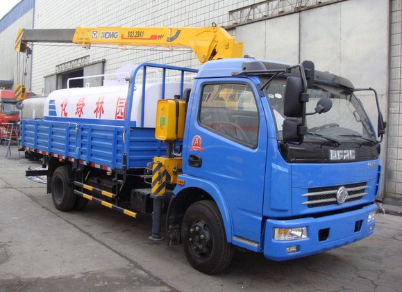 東風多利卡隨車吊灑水車圖片 東風多利卡隨車吊灑水車圖片