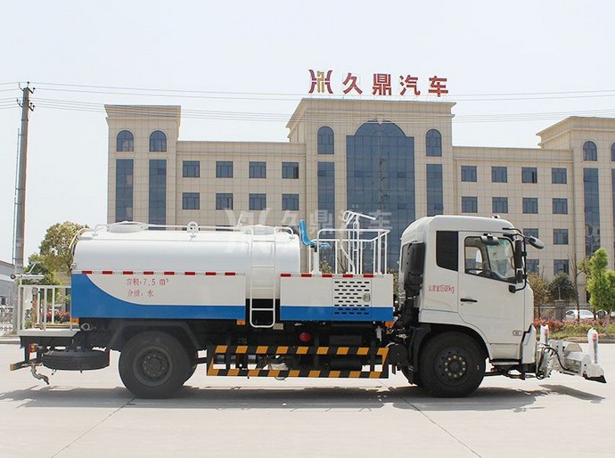多功能灑水車——東風(fēng)天錦高壓清洗灑水車3