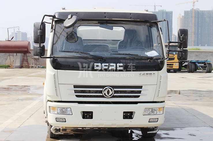 8方灑水車參數(shù)_8噸東風(fēng)多利卡綠化灑水車價格3