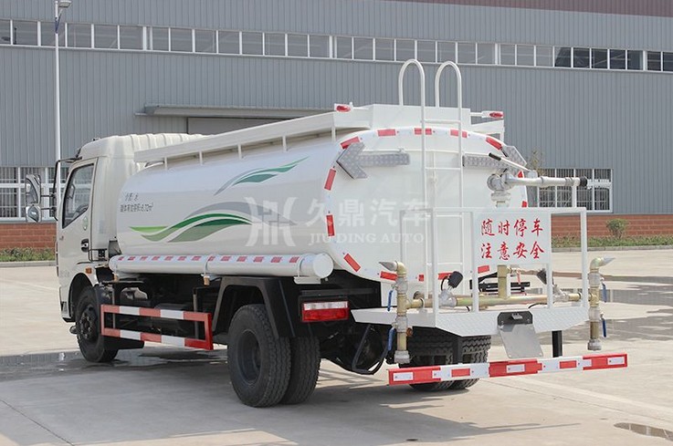 8方灑水車參數(shù)_8噸東風(fēng)多利卡綠化灑水車價格4
