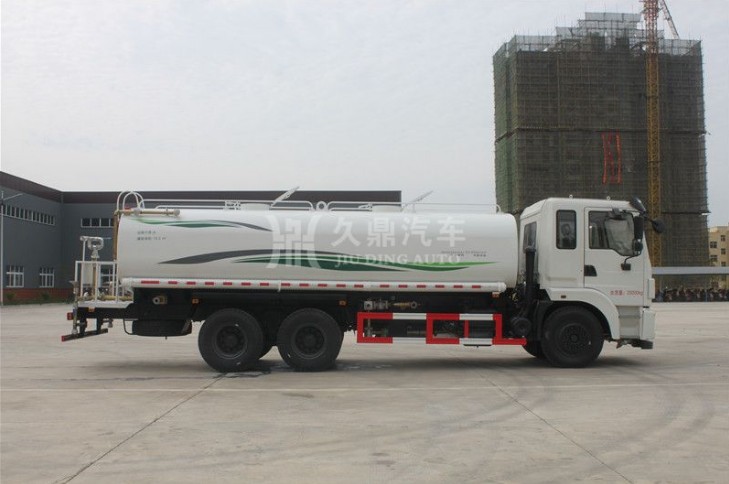 環(huán)衛(wèi)灑水車租賃_東風(fēng)商用15噸環(huán)衛(wèi)灑水車4