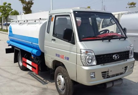 小型灑水車(chē)視頻_3噸時(shí)風(fēng)風(fēng)菱小型灑水車(chē)4