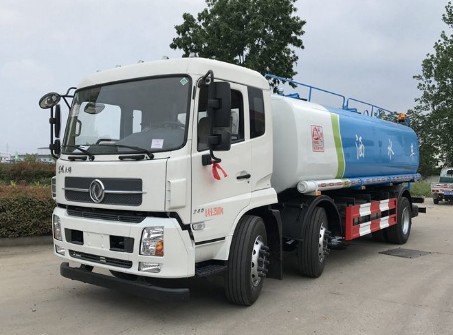 東風(fēng)天錦小三軸18噸綠化灑水車廠家價(jià)格2