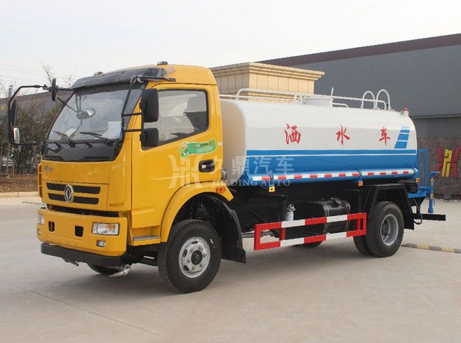8方環(huán)衛(wèi)灑水車價格_8噸東風(fēng)大多利卡環(huán)衛(wèi)灑水車2