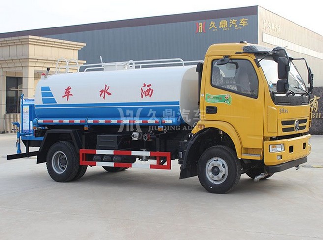 8方環(huán)衛(wèi)灑水車價格_8噸東風(fēng)大多利卡環(huán)衛(wèi)灑水車3