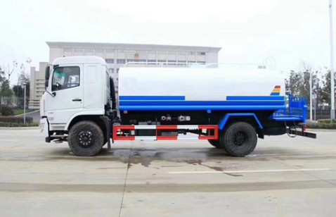 15噸灑水車租賃報(bào)價(jià)表_東風(fēng)專底15噸綠化灑水車廠家價(jià)格3