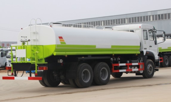 重汽斯太爾后八輪18噸灑水車(chē)高清圖片 重汽斯太爾后八輪18噸灑水車(chē)高清圖片