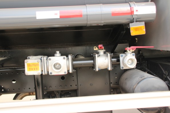 東風多利卡D9圓罐抑塵車高清圖片 東風多利卡D9圓罐抑塵車高清圖片