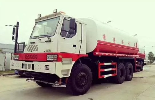 40噸寬體礦山灑水車圖片 40噸寬體礦山灑水車圖片