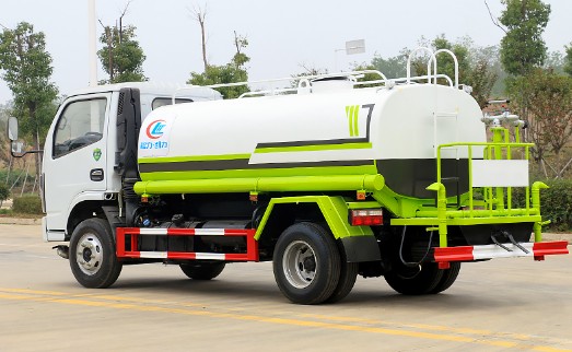 5噸灑水車參數_國六5噸東風小福瑞卡綠化灑水車廠家價格4