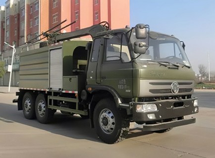 東風(fēng)六驅(qū)光伏板清洗車,專業(yè)清洗太陽能板!