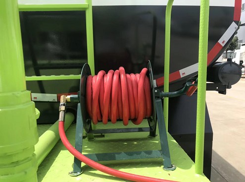 灑水車后工作平臺安裝卷盤圖片 灑水車后工作平臺安裝卷盤圖片