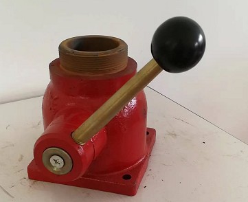 消防車(chē)?yán)峡畛鏊谇蜷y 消防車(chē)?yán)峡畛鏊谇蜷y