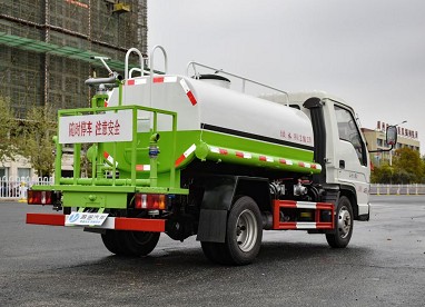 ����2.7������r��С��֮��2�{�ƞ�ˮ܇�DƬ