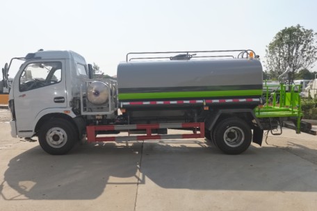 國(guó)六東風(fēng)福瑞卡天然氣灑水車(chē)多方位圖片 國(guó)六東風(fēng)福瑞卡天然氣灑水車(chē)多方位圖片