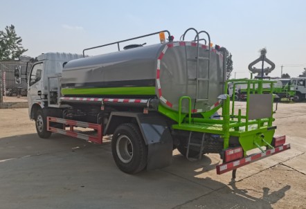 國(guó)六東風(fēng)福瑞卡天然氣灑水車(chē)多方位圖片 國(guó)六東風(fēng)福瑞卡天然氣灑水車(chē)多方位圖片