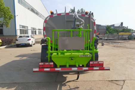 國(guó)六東風(fēng)福瑞卡天然氣灑水車(chē)多方位圖片 國(guó)六東風(fēng)福瑞卡天然氣灑水車(chē)多方位圖片