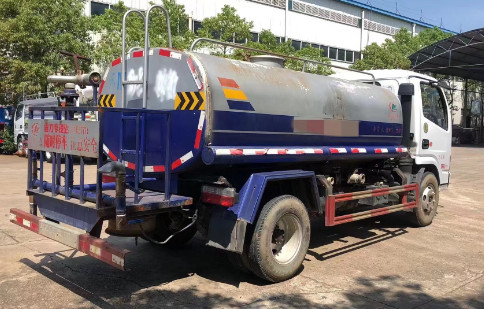 二手東風(fēng)多利卡5方灑水車_二手5方灑水車3