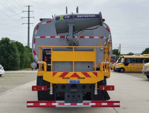 東風(fēng)華神T5前四后八27方灑水車_東風(fēng)27方灑水車6