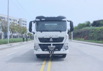 15方重汽豪沃TX7灑水車_曼發(fā)動機(jī)258馬力_縱昂牌CLT5189GPSZZ6A型綠化噴灑車 15方重汽豪沃TX7灑水車_曼發(fā)動機(jī)258馬力_縱昂牌CLT5189GPSZZ6A型綠化噴灑車