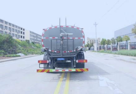 15方重汽豪沃TX7灑水車_曼發(fā)動機(jī)258馬力_縱昂牌CLT5189GPSZZ6A型綠化噴灑車 15方重汽豪沃TX7灑水車_曼發(fā)動機(jī)258馬力_縱昂牌CLT5189GPSZZ6A型綠化噴灑車