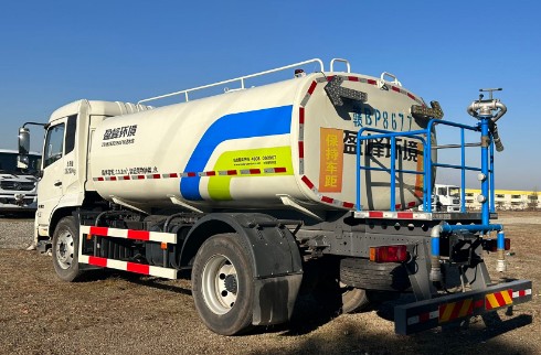 二手東風(fēng)天錦13方灑水車(chē)_二手中聯(lián)重科13方灑水車(chē)4