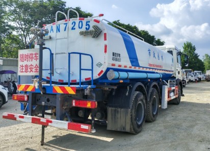 二手重汽豪沃天然氣后雙橋灑水車_二手20方灑水車4