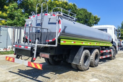 二手東風(fēng)天龍后八輪灑水車_二手20方灑水車3